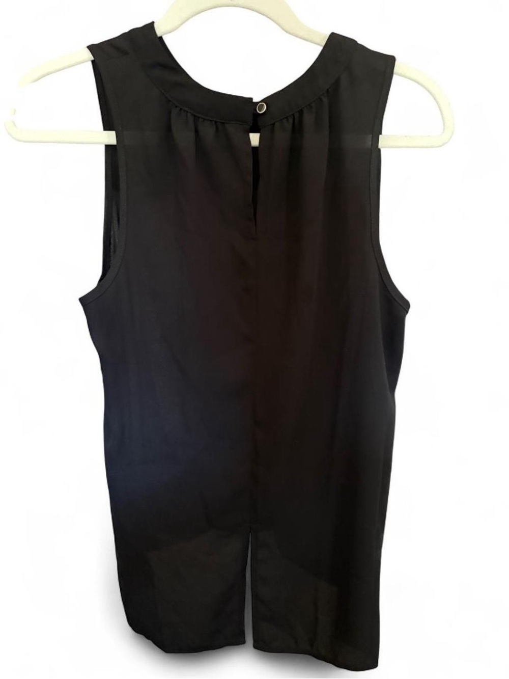 Monteau Sleeveless Blouse - Picture 3 of 4